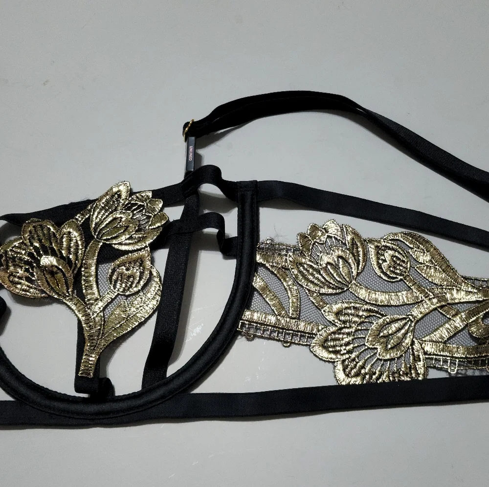 🆕️VS VERY SEXY Strappy Embroidered Open Cup Balconette Bra Size 36B - Picture 11 of 16